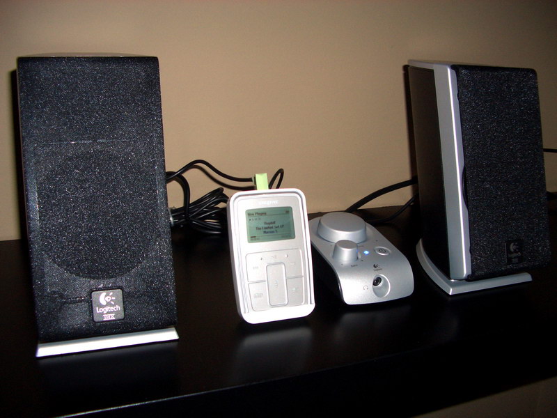 how to hook up v8p to a logitech speaker??